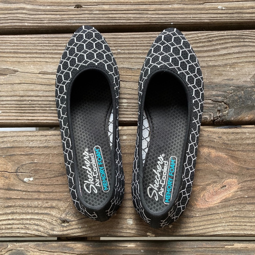 Skechers Black and White Honeycomb Memory Foam Size 7 Flats